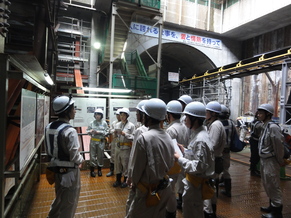 写真：大和川線現場見学の様子