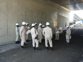 写真：31号神戸山手線現場見学の様子