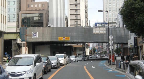 本町通上空　入路改築準備工